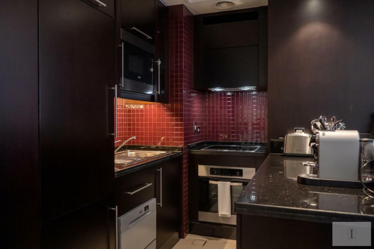 In The Address Downtown Apartment